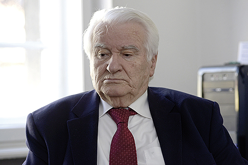 Demokratija je suprotna vladavini jednog čoveka 2 Demokratija je suprotna vladavini jednog čoveka 2