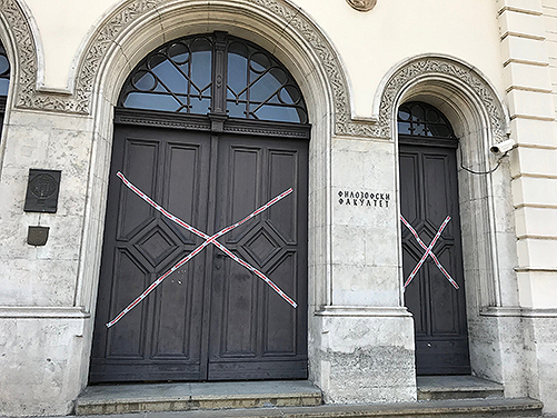 Pobuna iza zatvorenih vrata 1 Pobuna iza zatvorenih vrata 1