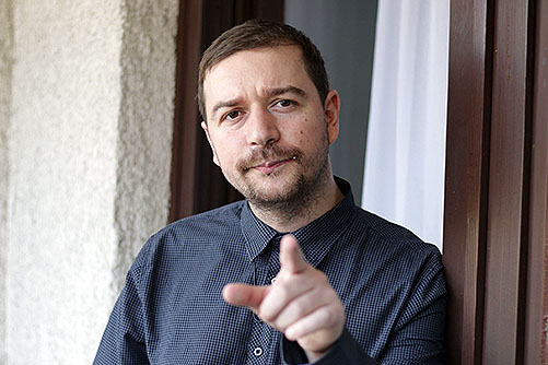Razapinjanje na tabloidni krst 1 Razapinjanje na tabloidni krst 1