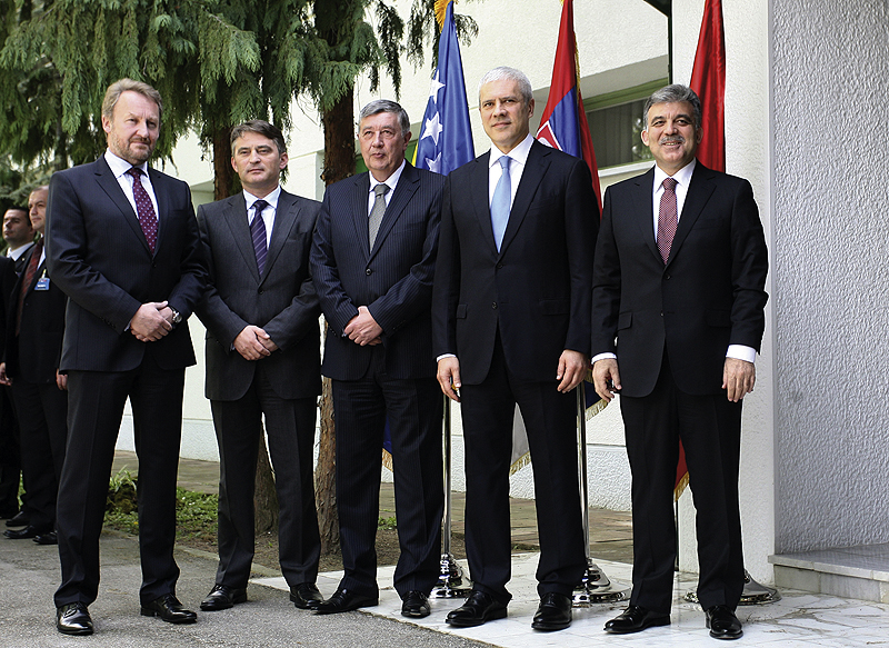 Sastanak u Karađorđevu – Boris Tadić ne misli valjda ozbiljno kad kaže da se neće mešati u bosanska pitanja. Srbija je potpisnik Dejtonskog sporazuma 1
