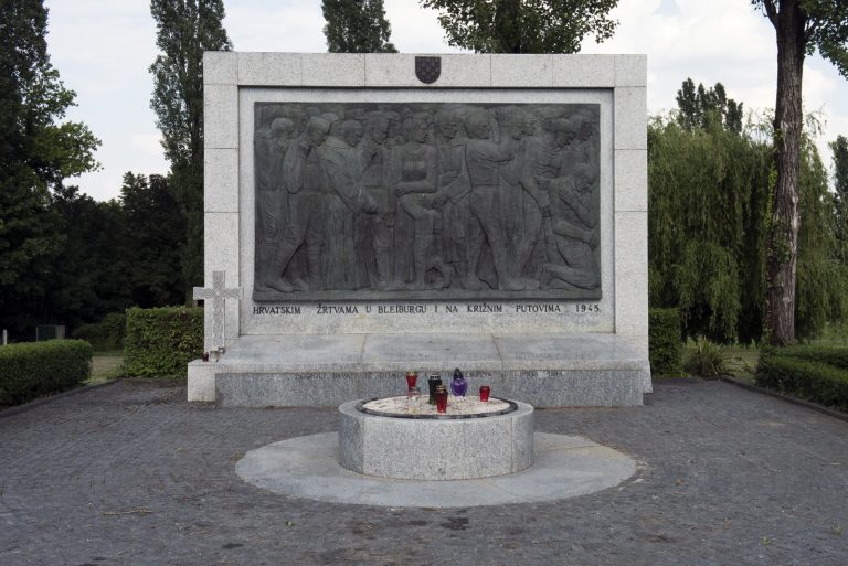 Novi Blajburg u Zagrebu: Obnavljanje grobova vojnika NDH na groblju Mirogoj 2