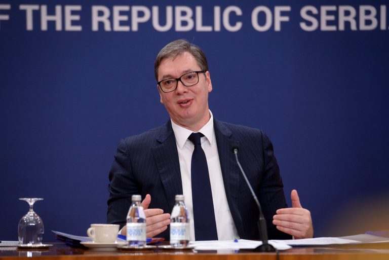 Godišnja konferencija Vučića: A od Predsednika 100 evra, 10.000, 20.000, 300.000 dinara 2 Godišnja konferencija Vučića: A od Predsednika 100 evra, 10.000, 20.000, 300.000 dinara 2
