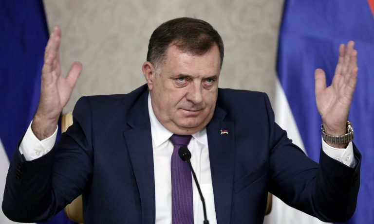 Američke sankcije protiv Dodika: Busanje u prsa, izrugivanje SAD pa u kafanu 2 Američke sankcije protiv Dodika: Busanje u prsa, izrugivanje SAD pa u kafanu 2