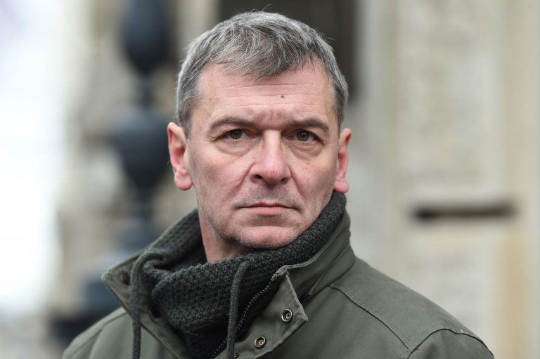 Prvi na listi koalicije „Moramo“ Aleksandar Jovanović Ćuta: Zeleni ustanik 2 Prvi na listi koalicije „Moramo“ Aleksandar Jovanović Ćuta: Zeleni ustanik 2