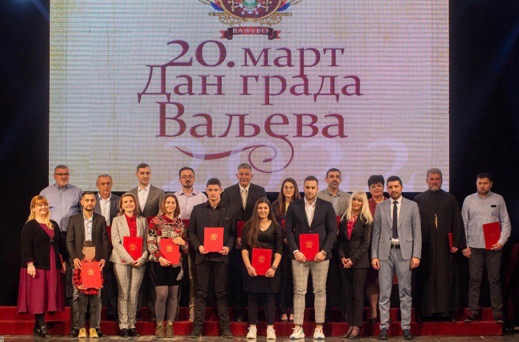 Valjevo: Najviše priznanje Grada osumnjičenom za seksualnu ekspolataciju maloletnice 2 Valjevo: Najviše priznanje Grada osumnjičenom za seksualnu ekspolataciju maloletnice 2