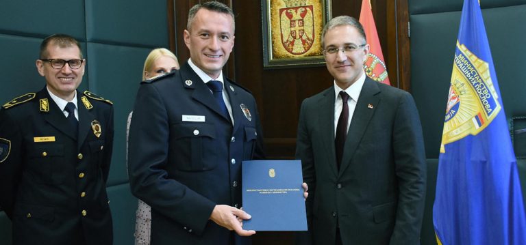 Čistka u redovima MUP-a: Guranje pod tepih 2 Čistka u redovima MUP-a: Guranje pod tepih 2