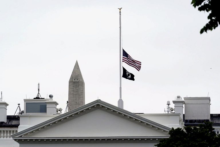 Kako je Amerika izgubila milion ljudi zbog kovida 2 Kako je Amerika izgubila milion ljudi zbog kovida 2