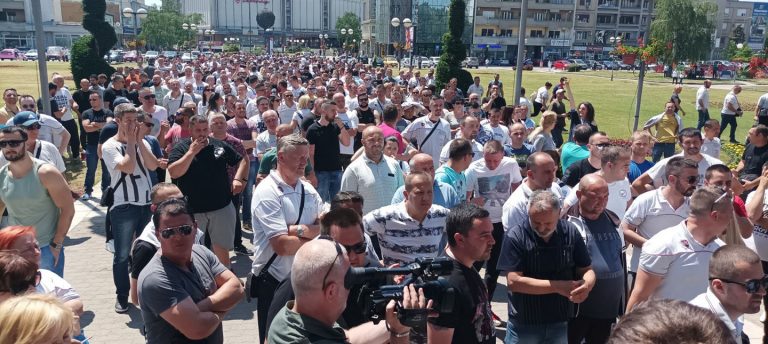Radnici Fijata u Kragujevcu: Više informacija za osam dana 2 Radnici Fijata u Kragujevcu: Više informacija za osam dana 2