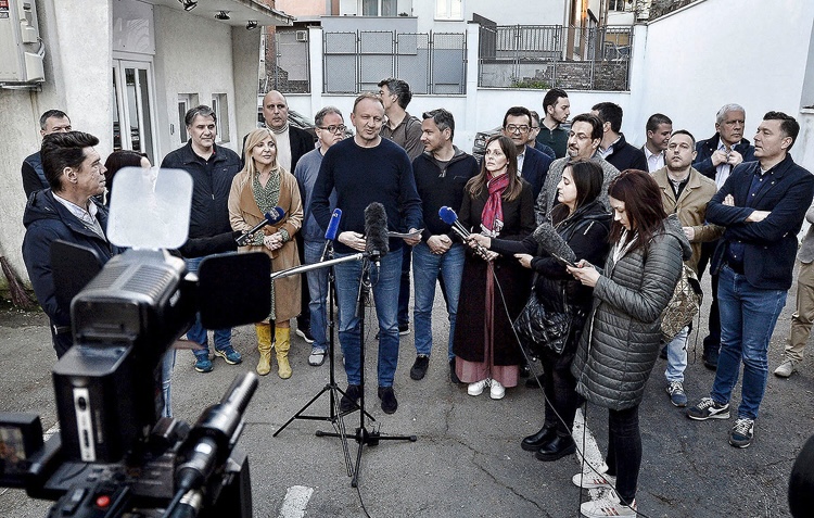 Opoziciona scena u Srbiji: Nevidljivi i tihi 2 Opoziciona scena u Srbiji: Nevidljivi i tihi 2