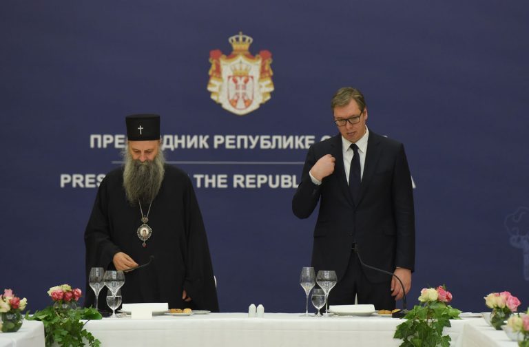 Vučić Porfiriju: Da pomogne patrijarh da ljudi shvate koliko je sve teško 2 Vučić Porfiriju: Da pomogne patrijarh da ljudi shvate koliko je sve teško 2