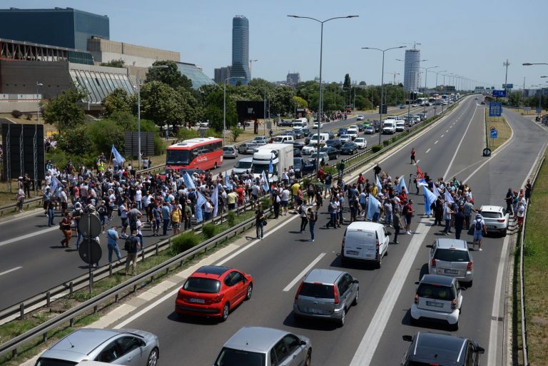 Blokada autoputa: Ako ti nešto treba, idi na Gazelu 2