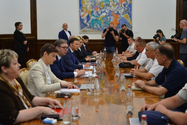 Vučić o radnicima Fijata: Blizu smo dogovora 2 Vučić o radnicima Fijata: Blizu smo dogovora 2