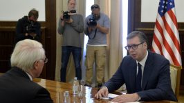 Hil sa Vučićem: Od Srbije očekujemo jasan stav 9