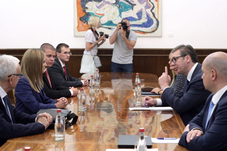 Ćaskanje sa Predsednikom: Konsultanti na Andrićevom vencu 2 Ćaskanje sa Predsednikom: Konsultanti na Andrićevom vencu 2
