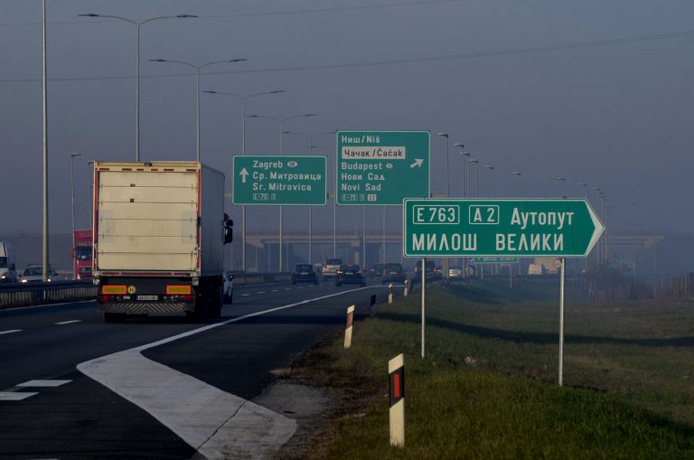 Autoput "Miloš Veliki": Krpljenje rupa 2 Autoput "Miloš Veliki": Krpljenje rupa 2