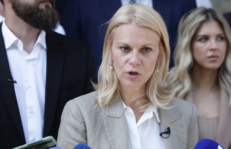 Mila Popović: Gde se izgubilo 10 miliona evra za tȁblete 2 Mila Popović: Gde se izgubilo 10 miliona evra za tȁblete 2