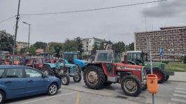 Blokirana zgrada Skupštine u Kragujevcu: U našoj poljoprivredi sve je problem 4