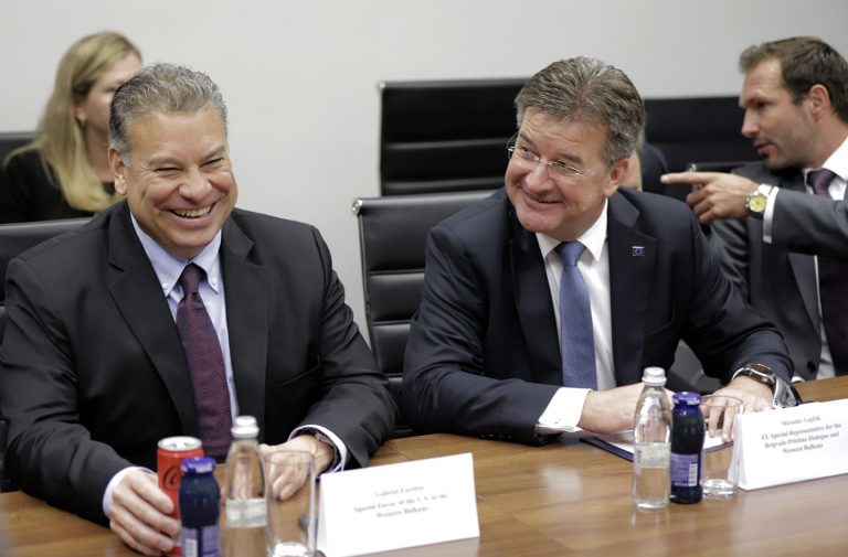 Lajčak i Eskobar: Na Kosovu će 1. septembar biti normalan dan 2 Lajčak i Eskobar: Na Kosovu će 1. septembar biti normalan dan 2