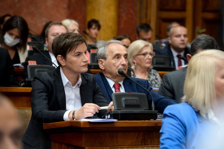 Poslanica i predsednica tehničke Vlade: Da li Ana Brnabić krši Ustav 2 Poslanica i predsednica tehničke Vlade: Da li Ana Brnabić krši Ustav 2