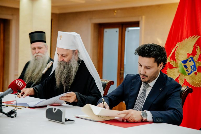 Potpisan Temeljni ugovor: Tajni sastanak Dritana Abazovića i patrijarha Porfirija 2 Potpisan Temeljni ugovor: Tajni sastanak Dritana Abazovića i patrijarha Porfirija 2