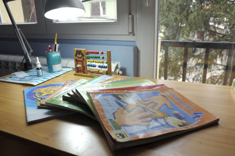 Cena školskih udžbenika: U Srbiji pola plate, u regionu besplatni 2 Cena školskih udžbenika: U Srbiji pola plate, u regionu besplatni 2