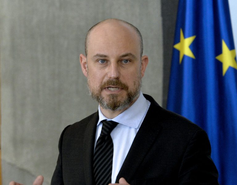 Vladimir Bilčik: Zabranjena je ruta, a ne šetnja na Europrajdu 2 Vladimir Bilčik: Zabranjena je ruta, a ne šetnja na Europrajdu 2
