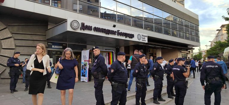 Protest protiv Europrajda: Tamjan ispred Prajd hausa 2 Protest protiv Europrajda: Tamjan ispred Prajd hausa 2