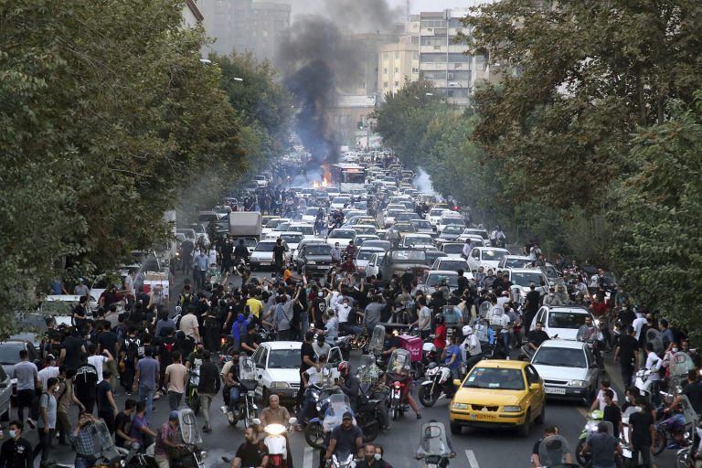 Demonstracije u Iranu: Žrtve na protestima i blokada interneta 2