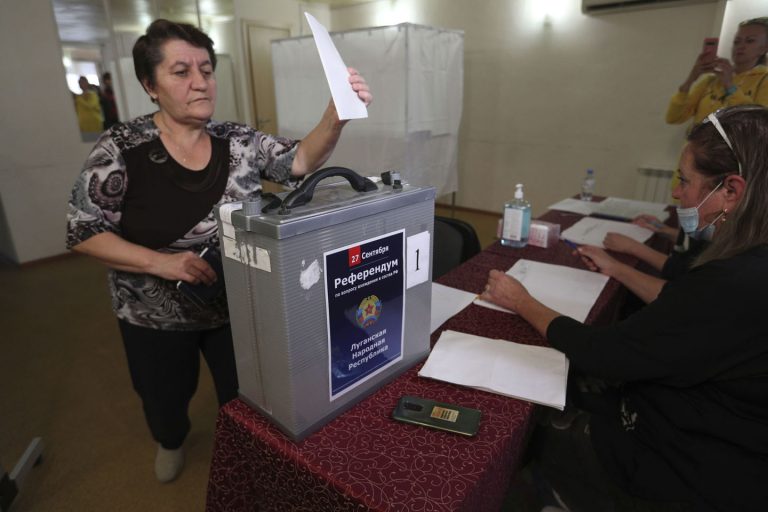 Referendum u proruskim oblastima u Ukrajini: Oko 90 odsto za priključenje Rusiji 2 Referendum u proruskim oblastima u Ukrajini: Oko 90 odsto za priključenje Rusiji 2