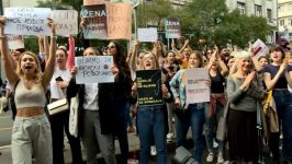 Protest ispred Informera: Ženska trauma nije izvor prihoda 16