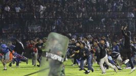Indonezija: Na utakmici poginulo 174 ljudi 8