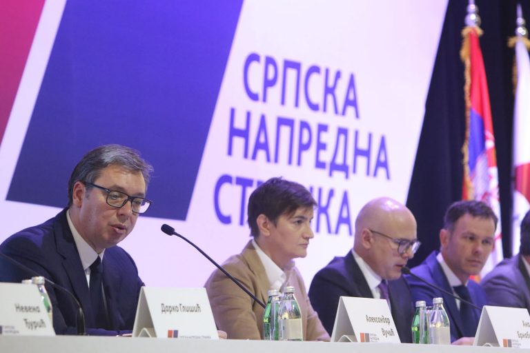 Ministri informisanja i javnih ulaganja: Čeka se kompromisno rešenje 2 Ministri informisanja i javnih ulaganja: Čeka se kompromisno rešenje 2