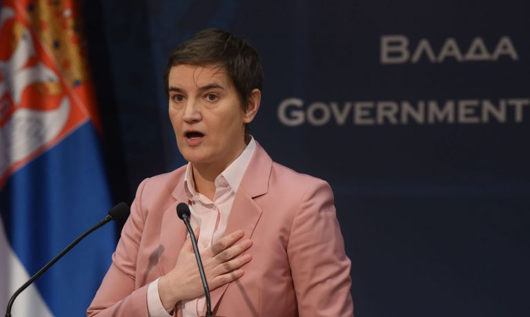 Ana Brnabić: Paljenje sveća ispred „Ribnikara“ je „politizacija“ tragedije 2