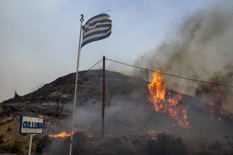 Grčka: U šumi pronađeno 18 ugljenisanih tela 2