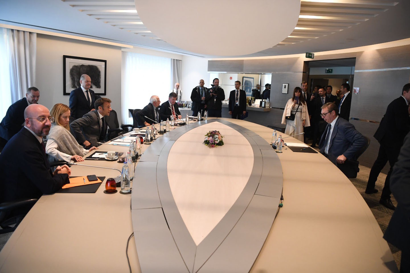 Šolc, Makron i Meloni traže od Srbije da de fakto prizna Kosovo