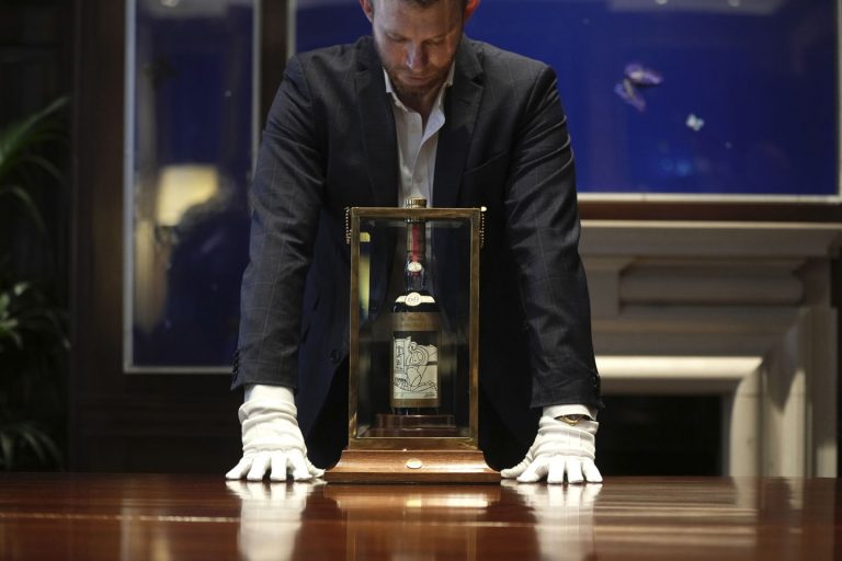 Boca viskija "Macallan" prodata na aukciji za 2,7 miliona dolara 2